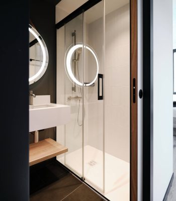 Tolóajtós zuhanymegoldás